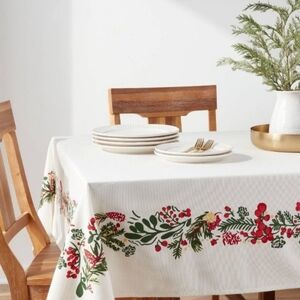 NWT Threshold 60"x120" Oblong Tablecloth Holly Berry Garland Christmas Cotton